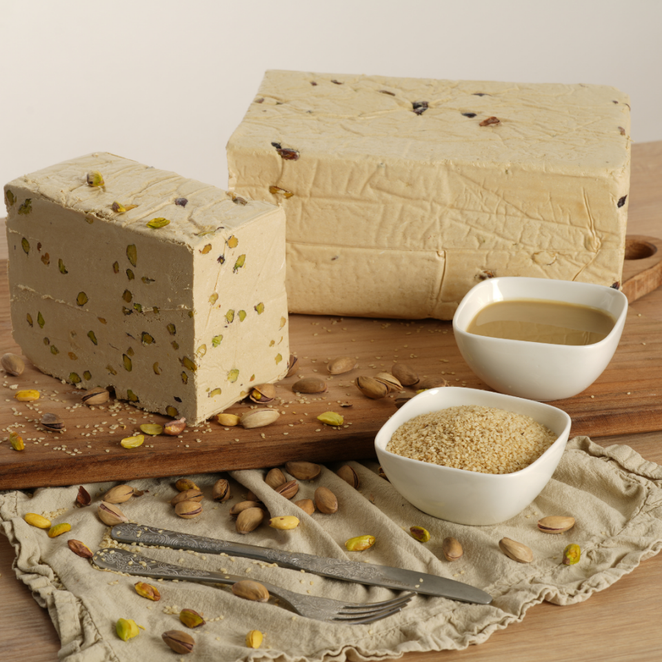Bol Fıstıklı Tahin Helvası 1 Kg - Geleneksel El Yapımı