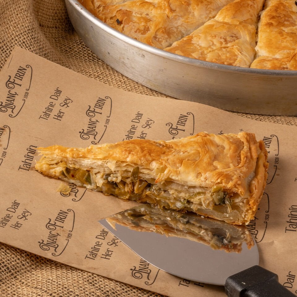 Pırasalı Arnavut Böreği Tepsi