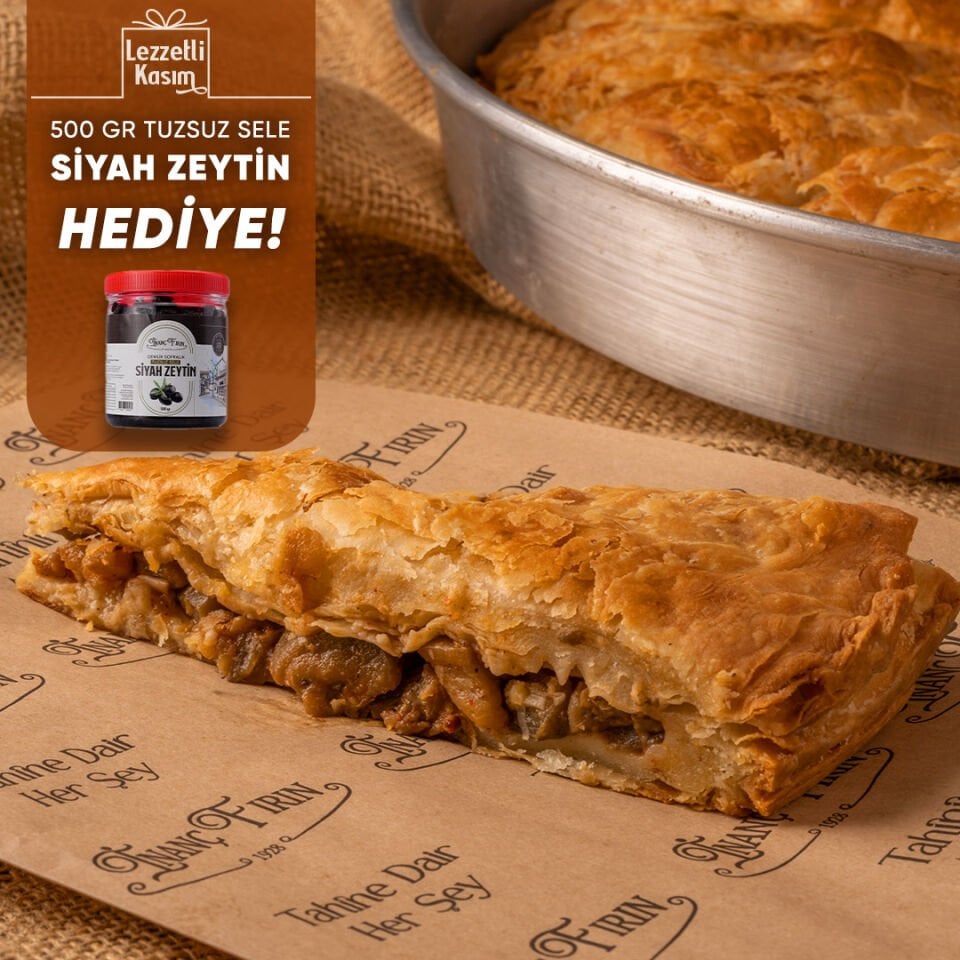 Patlıcanlı Arnavut Böreği Tepsi (500gr Sele Zeytin Hediye)