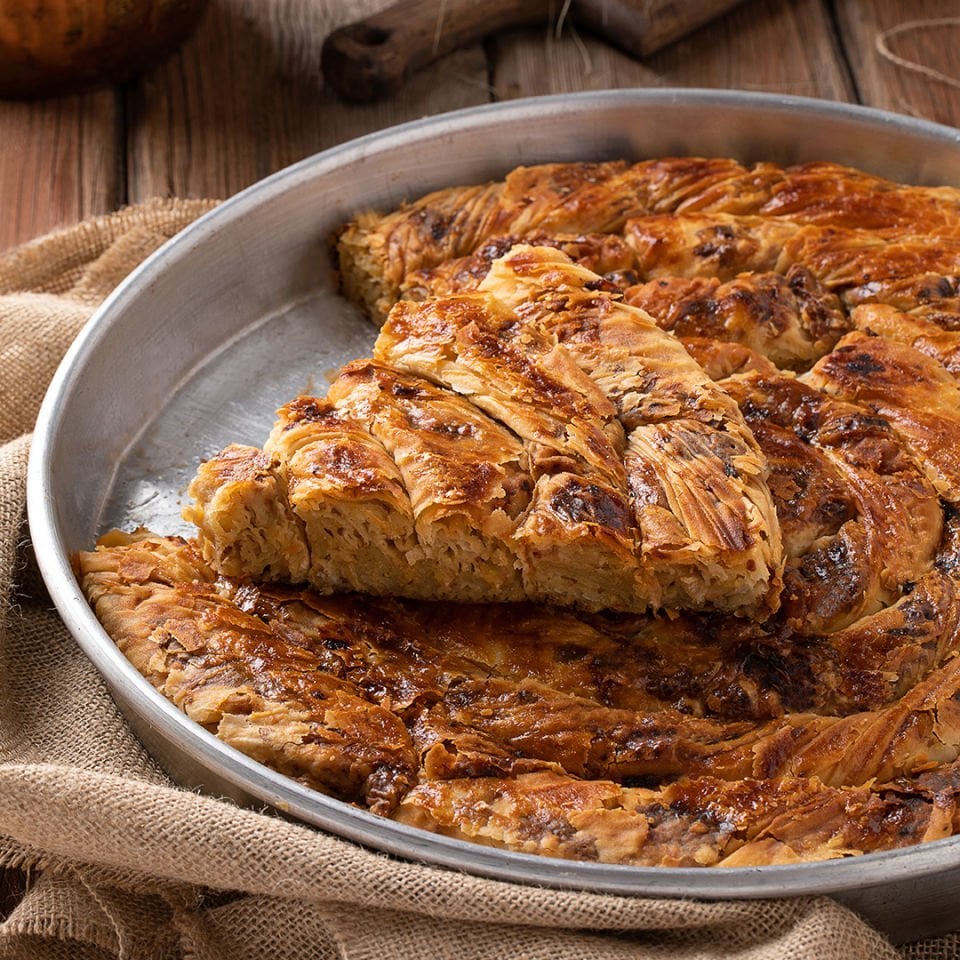 Cevizli Köy Baklavası Tepsi + Boşnak Böreği Tepsi