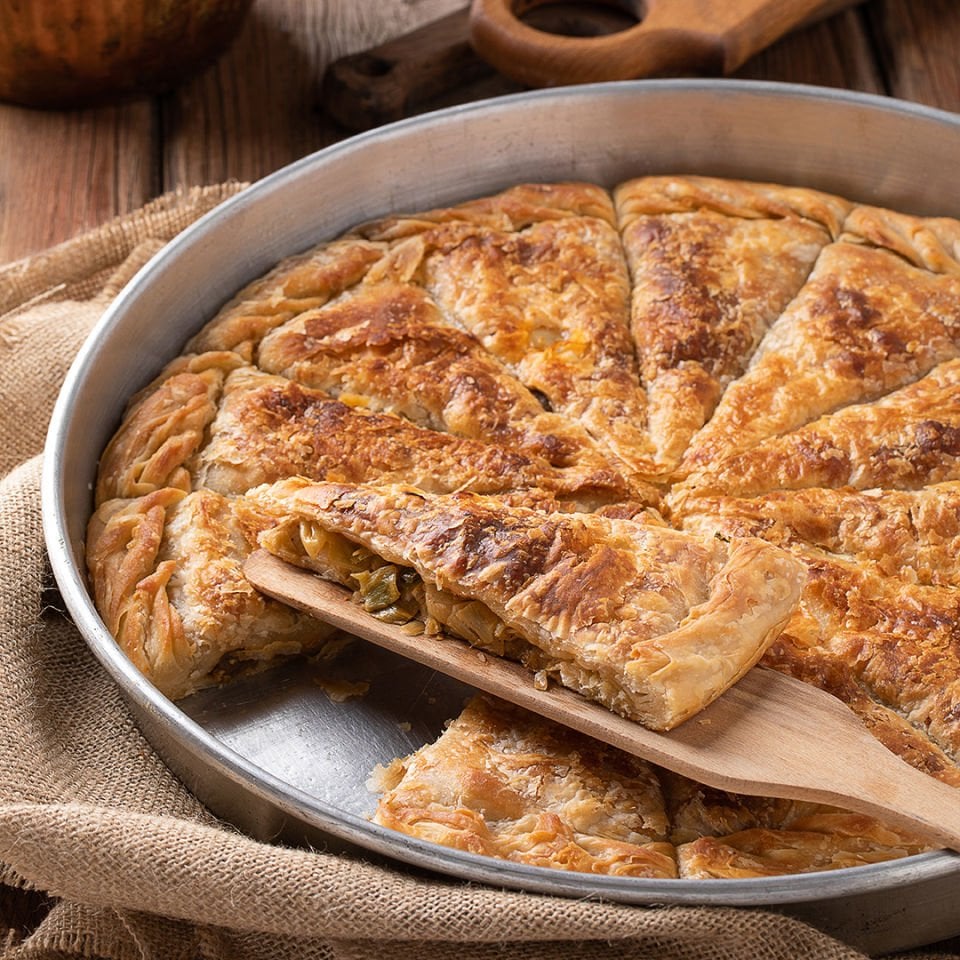 Cevizli Köy Baklavası Tepsi + Arnavut Böreği Tepsi patlıcanlı
