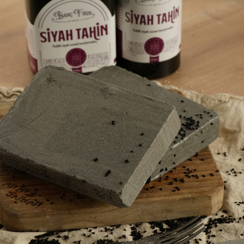 Siyah Tahin Helvası 500 gr - Siyah Susamdan Geleneksel & Katkısız Lezzet