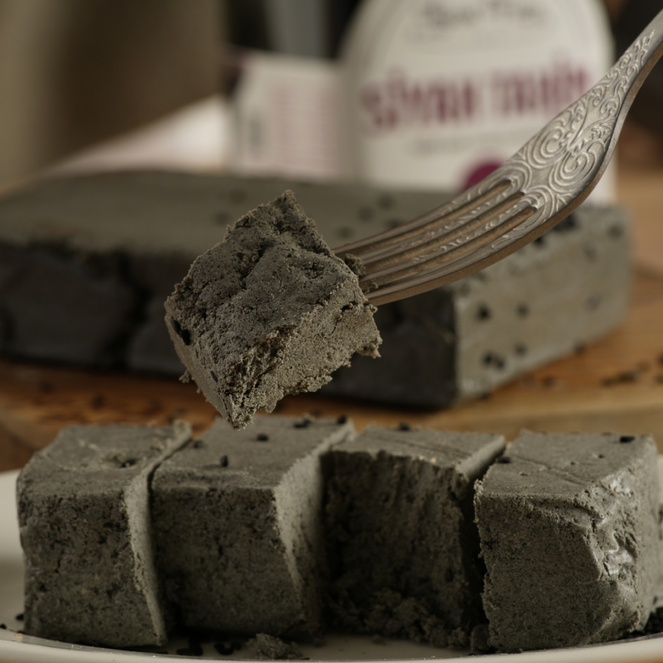 Siyah Tahin Helvası 500 gr - Siyah Susamdan Geleneksel & Katkısız Lezzet